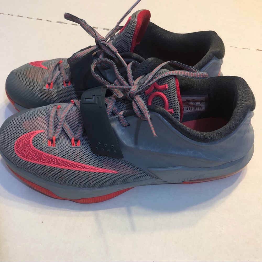 Kevin Durant Nike gray and pink 7 youth/ 8 women